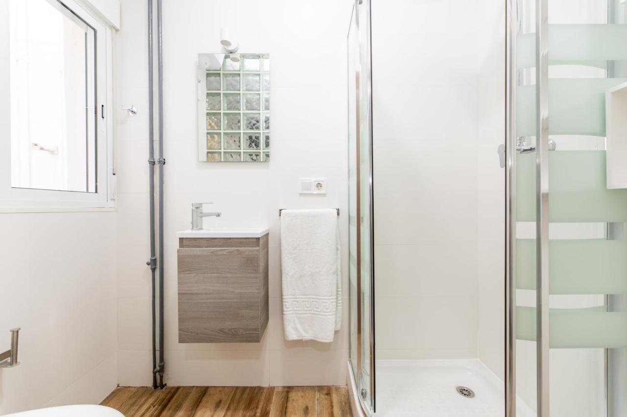 Los Apartamentos Jacinto Benavente Centro مدريد المظهر الخارجي الصورة