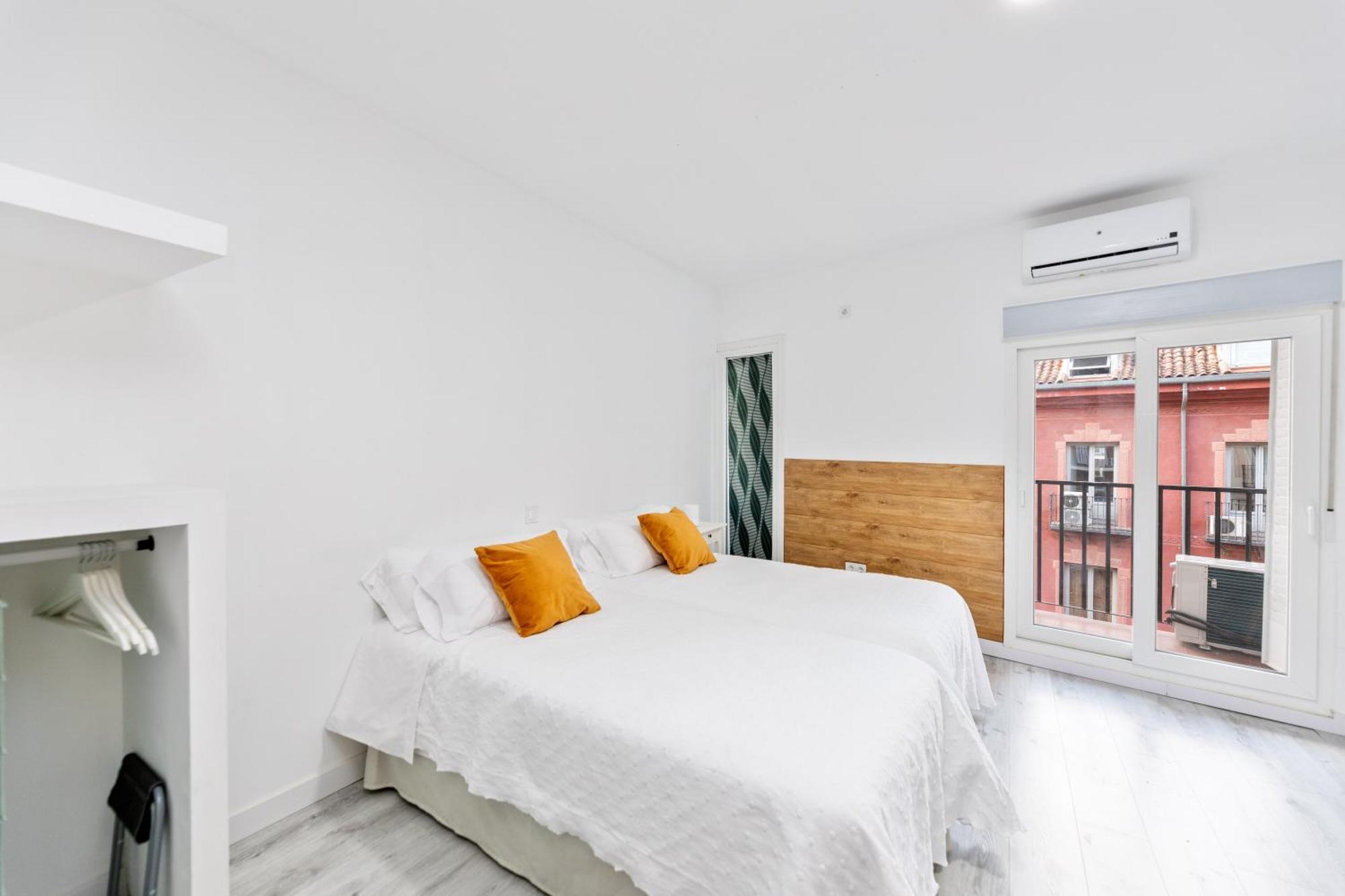 Los Apartamentos Jacinto Benavente Centro مدريد المظهر الخارجي الصورة