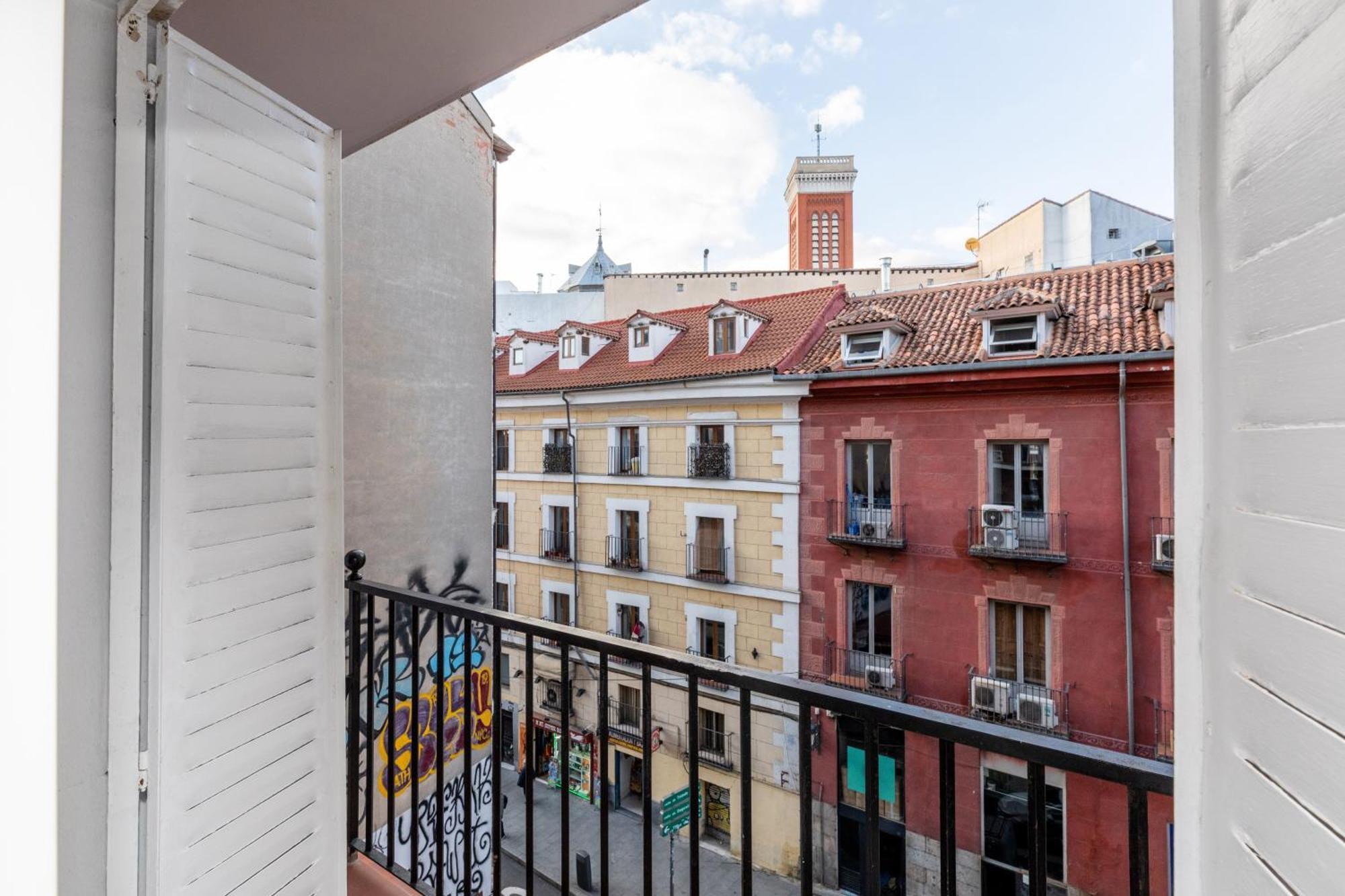 Los Apartamentos Jacinto Benavente Centro مدريد المظهر الخارجي الصورة